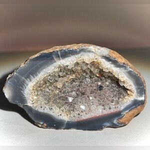 🌿Natural Agate Geode Sparkling Quartz Crystal Center Earthy - Grey Druzy Stone🔮